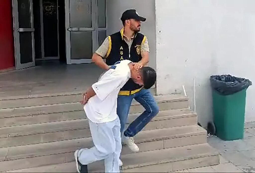 adanada dolandiricilik eslerden altin ve para caldilar 7BcZ1s2R