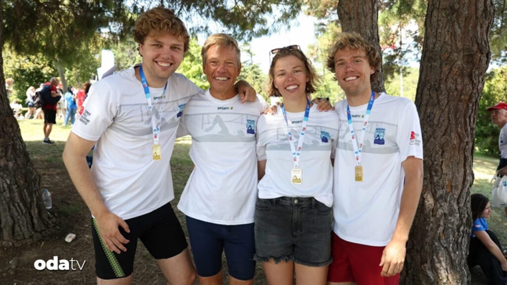 buyukelci ailesiyle bogazda yuzdu vKDFKnXW