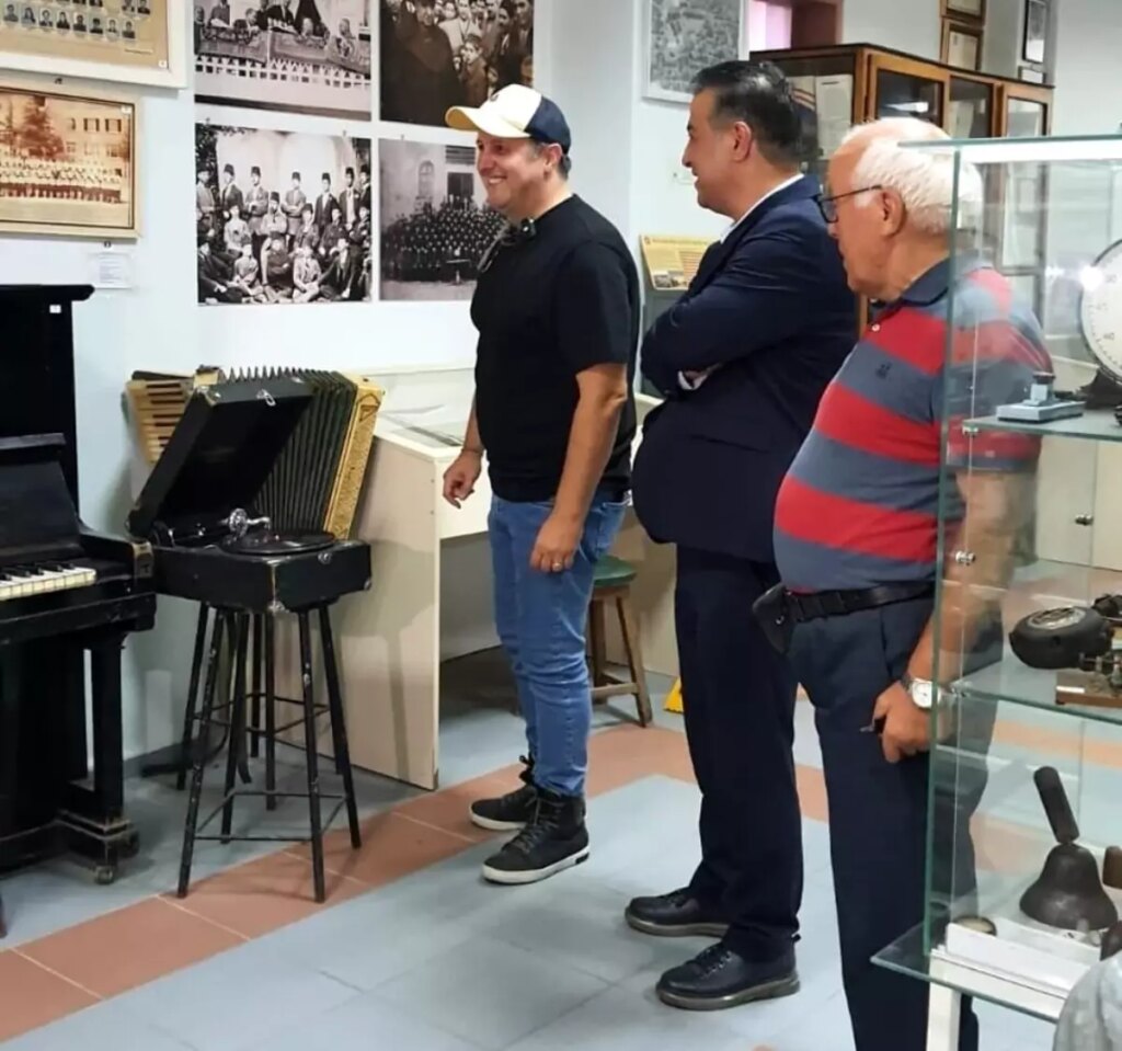 ilker ayrik balikesir lisesini ziyaret etti bc6LvelV