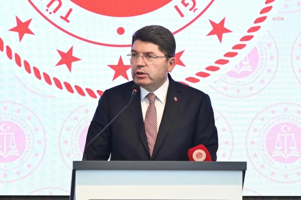 adalet bakani yilmaz tunctan yeni adli yil mesaji terorsuz turkiye surecini adalet temeli uzerinde basariya ulastiracagiz qFMNhG75