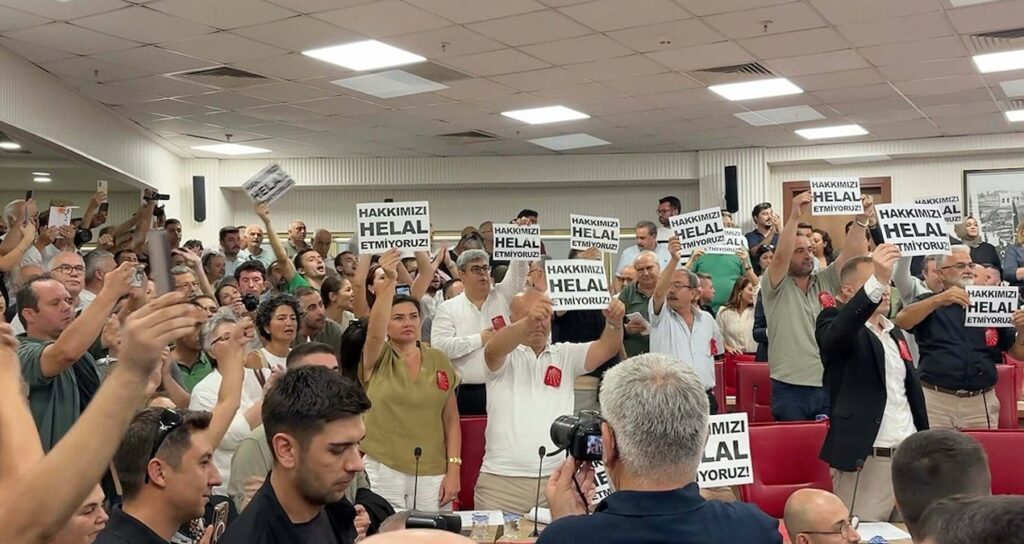 aydinda gerilim dinmiyor chpliler toplantiya alinmadi salona polis girdi rvygP9w9