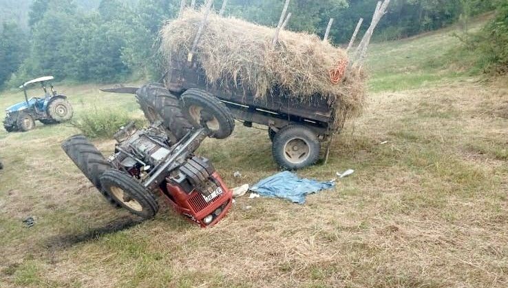 devrilen traktorun altinda kaldi surucu hayatini kaybetti jRzJGTaP