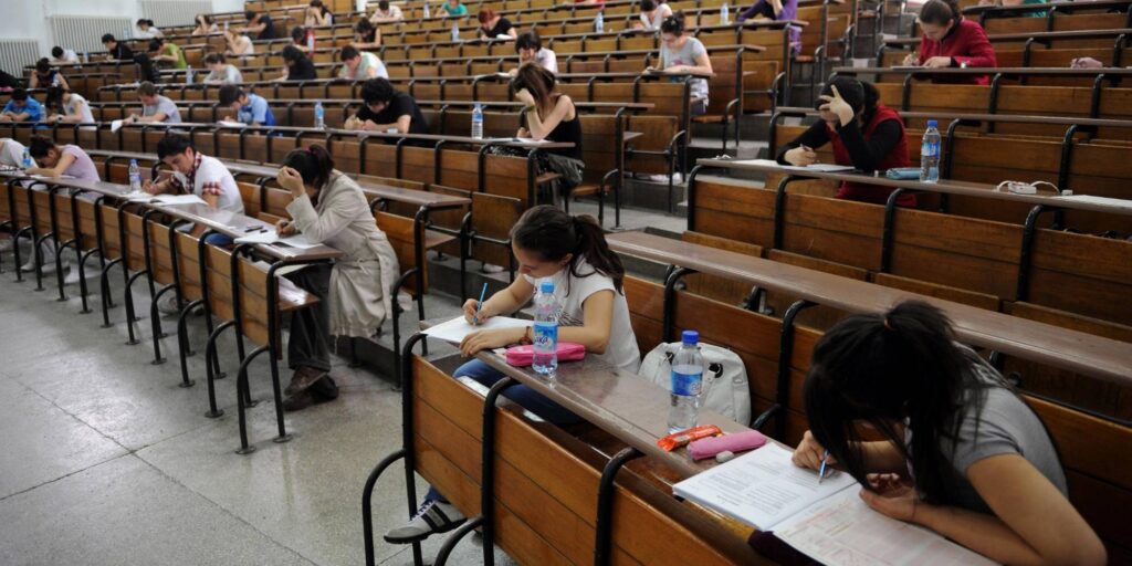 her yil sinav sektorune 10 milyar dolar para akiyor MGAzqiVs