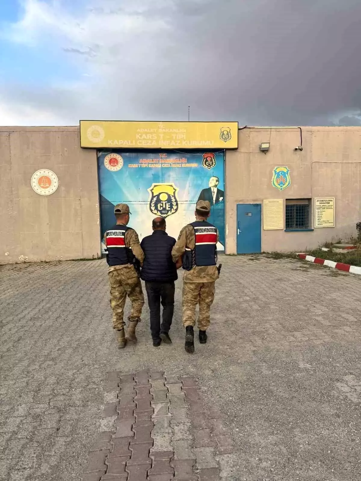 karsta 4 yil hapis cezali sahis yakalandi 5vCzOTfm