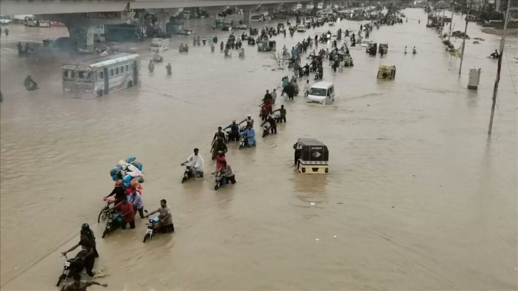 Pakistan’da selin boyutu korkunç noktaya geldi