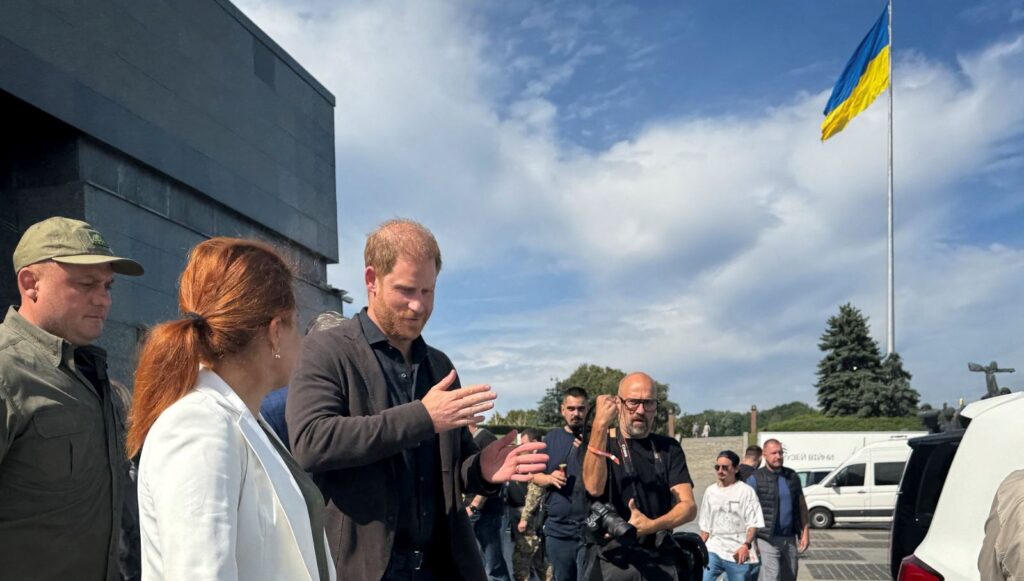 prens harry kieve gitti savasin izlerini yerinde gozlemledi c5fhnxfx