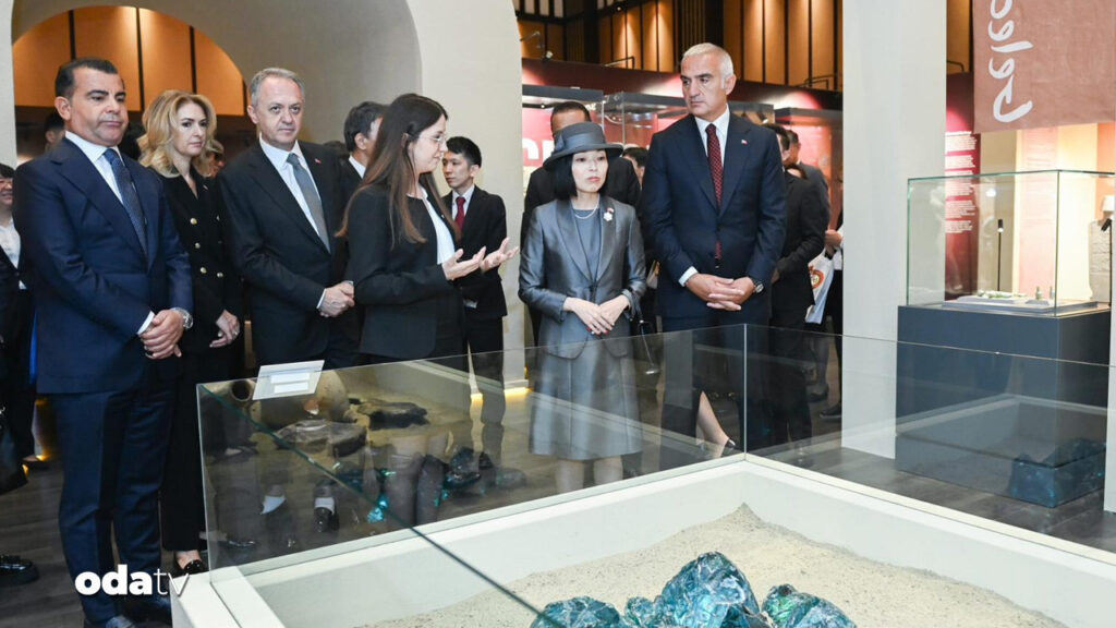 prenses akiko mikasadan turk bayragi jesti JT3nFYFV