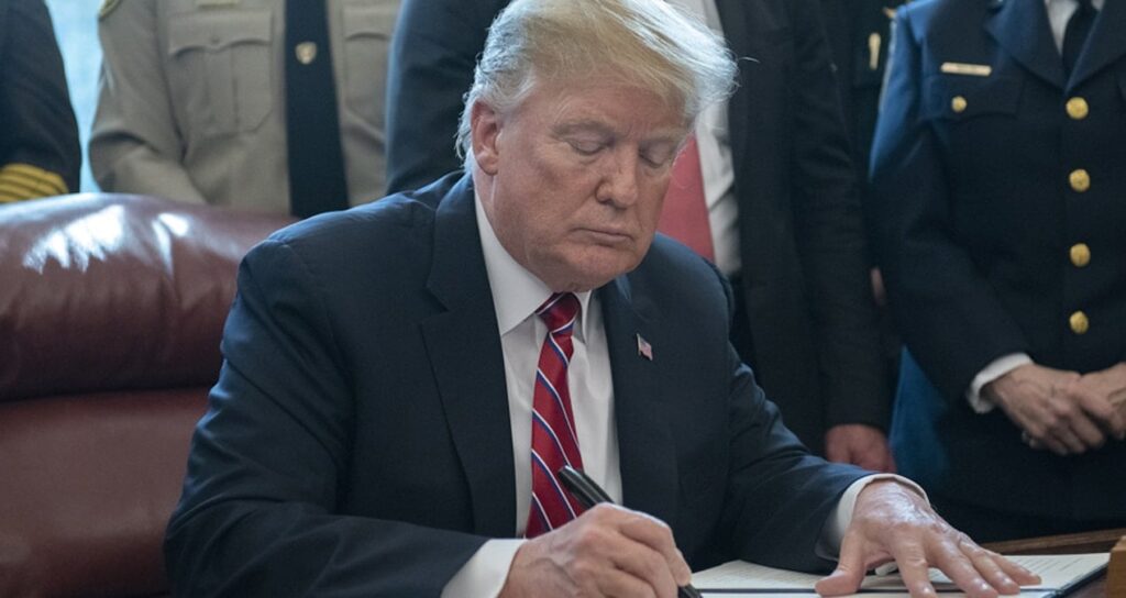 trump abdnin japonya ile ticaret anlasmasi imzaladigini duyurdu ayiRfQCV