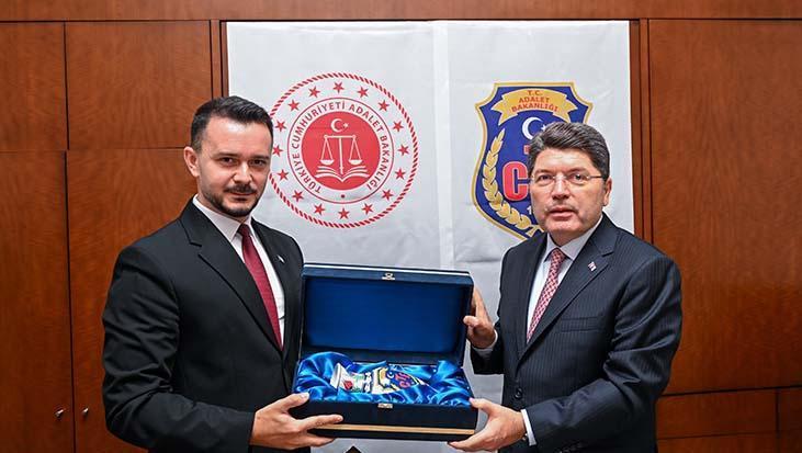 adalet bakani tunc bosna hersek adalet bakan yardimcisi mahmuzici kabul etti kVeyfMpg.jpg