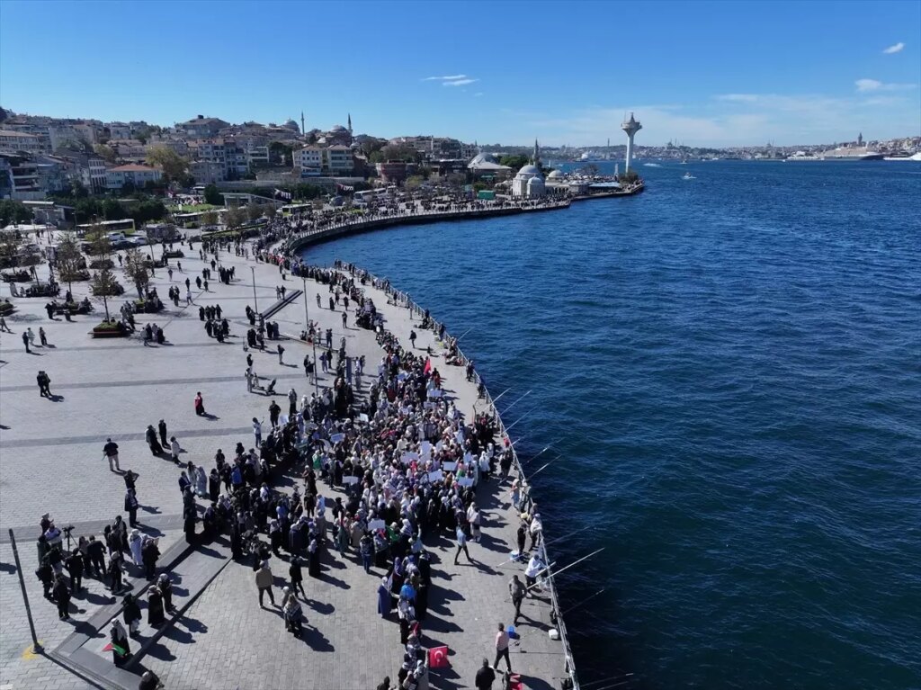 ak parti kadin kollarindan gazzeye destek gazze icin sessiz ciglik eylemi IHHwCedg