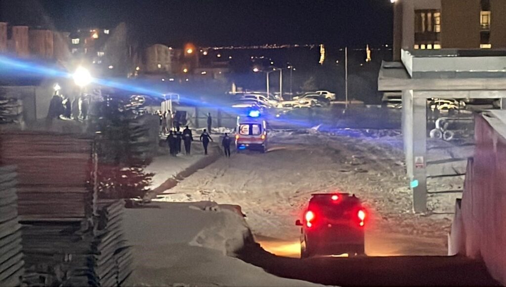 iscilerin yuksek sesle konusma kavgasi kanli bitti 1i agir 4 yarali 6sNBZJ6P