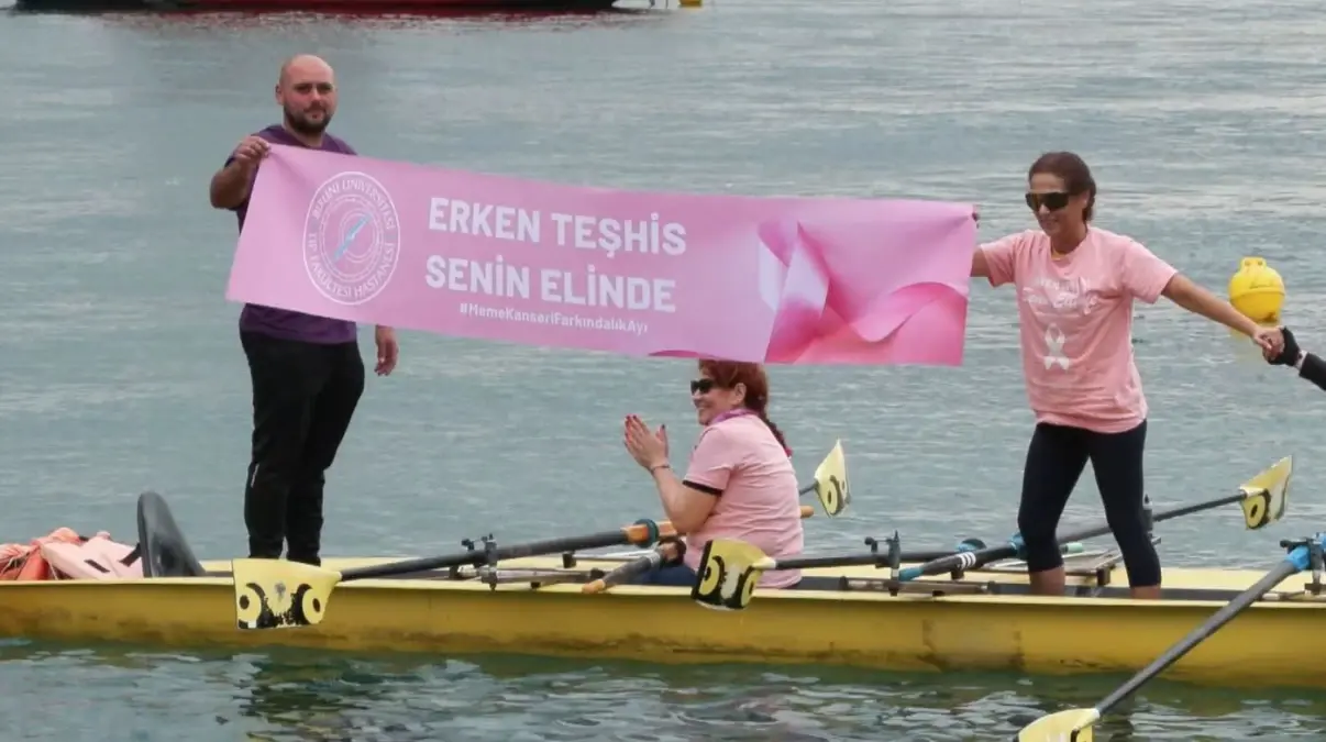 kadikoyde meme kanseri farkindaligi icin kurek etkinligi duzenlendi ZndIEvd5.jpg