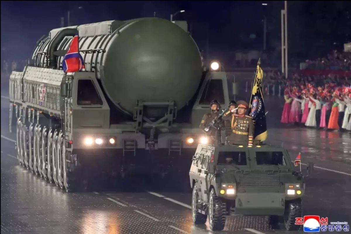 kim jong un tarihin en guclu nukleer silahini tanitti FmlyC4OF