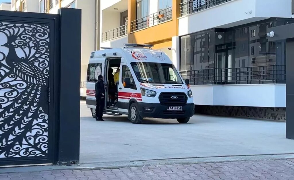 konyada tabancayla oynayan kisi yaralandi 6xbhaerC.jpg