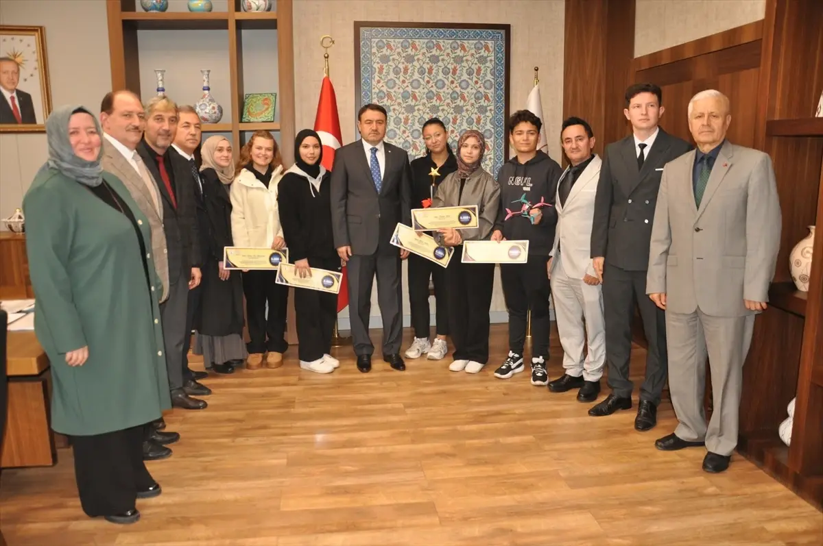 kutahyada ogrencilerin basarilari kutlandi aHi4XAvY.jpg