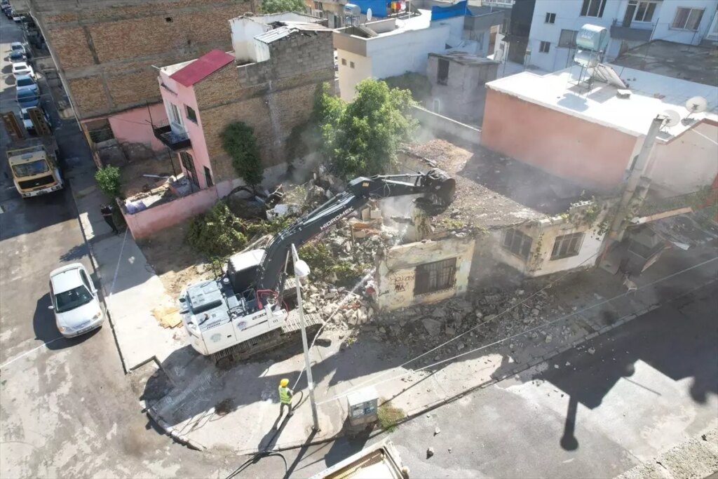 mersinde metruk ev yikildi qweRzPbu