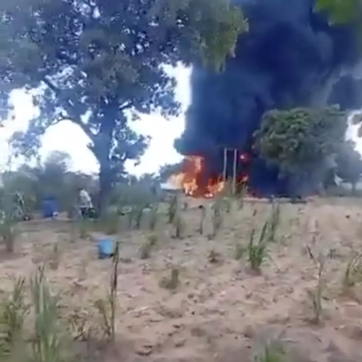 nijeryada tanker patladi 35 olu qC9uQkAl.jpg