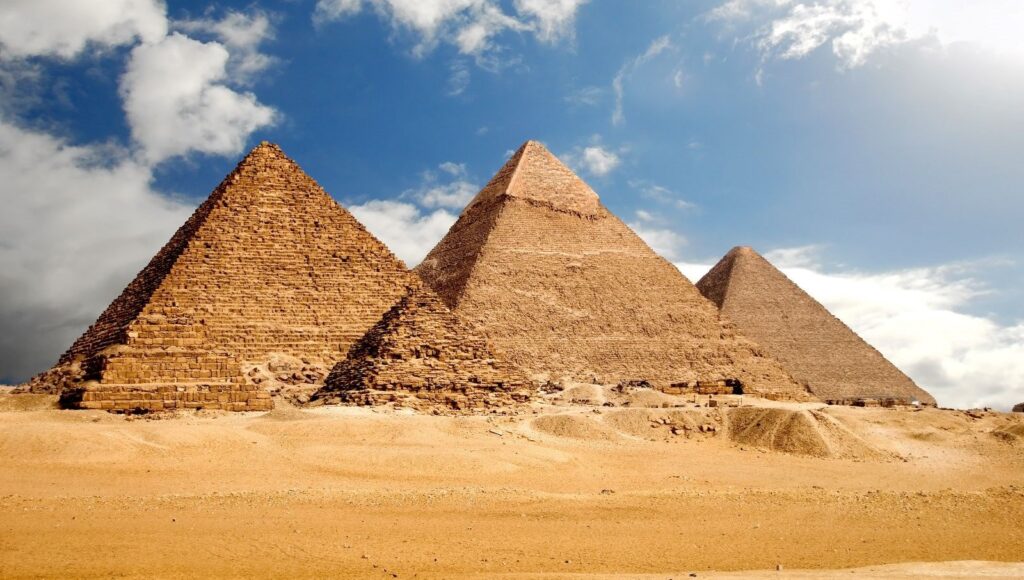 piramitlerin bitmeyen sirri yer alti dunyasina acilan uc kuyu kesfedildi AMQr3RyL.jpg