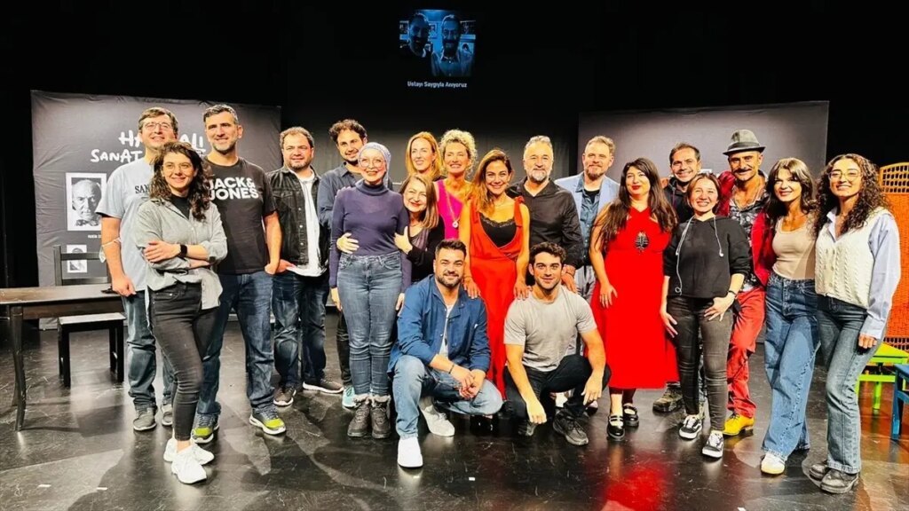 tiyatro frankfurt 2025 2026 sezonuna askimizin son duragi ile basladi BwuutjDK