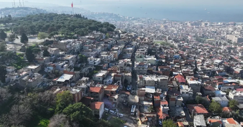 İzmir Kadifekale’de tahliye ve yıkımlar sürüyor