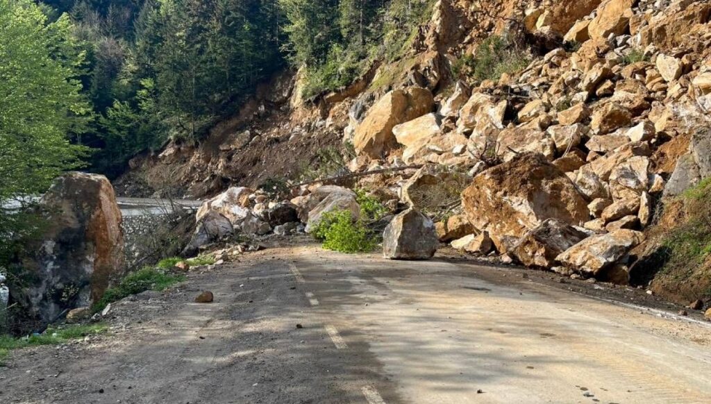 kenyada heyelan 13 kisi hayatini kaybetti UvAD6HYR.jpg