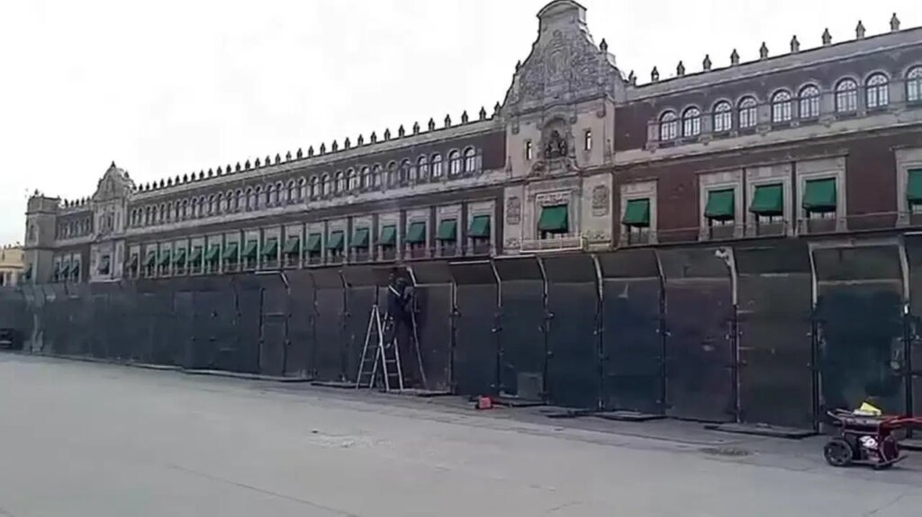 Meksika’da Başkanlık Sarayı çevresine zırhlı bariyerler kuruldu!