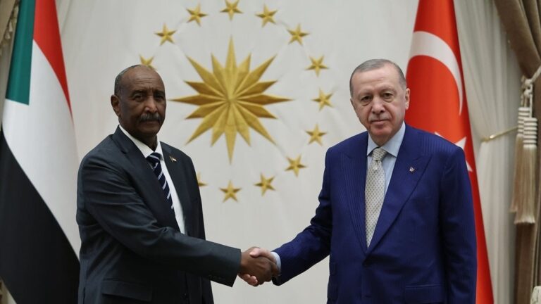 cumhurbaskani-erdogan-sudan-egemenlik-konseyi-baskanini-kabul-etti-IKfIDX8n.jpg