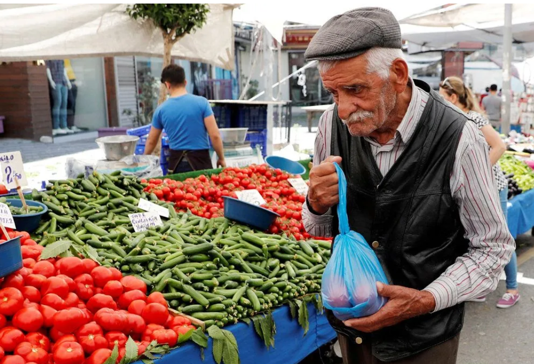 Emekli maaşlarındaki tartışma: Uzun yaşıyorlar, yeterince beslenemiyorlar
